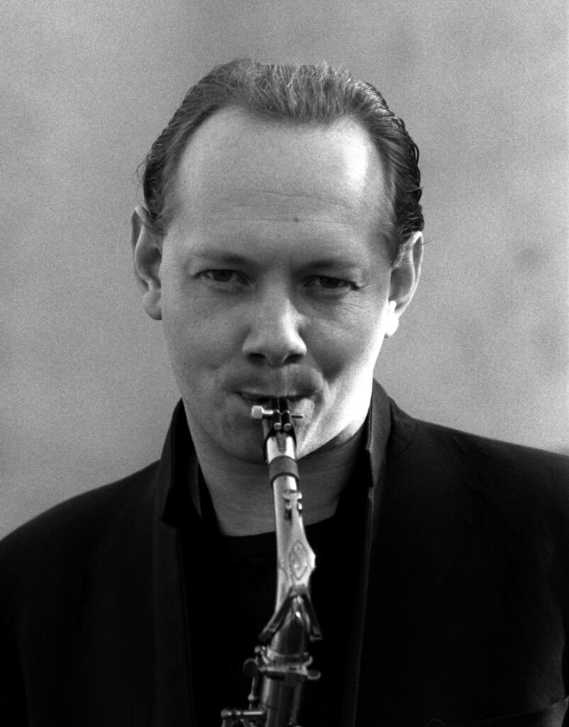 Joe Jackson con sassofono